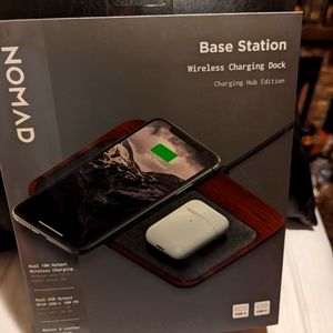 Nomad Wireless Charging Dock Walnut & Genuine Leather